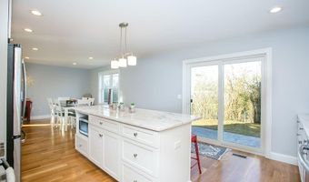 107 Orchard Ave, Middletown, RI 02842