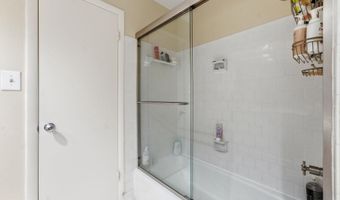 8004 SPLIT OAK Dr, Bethesda, MD 20817