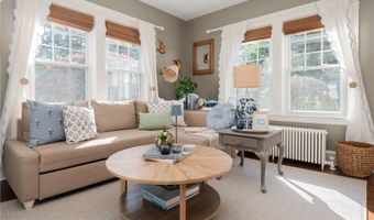 26 Vernon Ave, Newport, RI 02840
