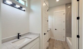 117 Pioneer Trl, Adkins, TX 78101