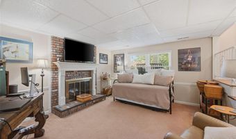 254 Village Mead Dr, Ballwin, MO 63021