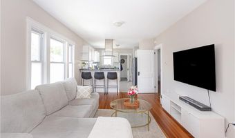 2 Bedlow Ave, Newport, RI 02840