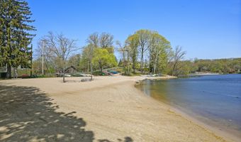 28 Alan Rd, Danbury, CT 06810