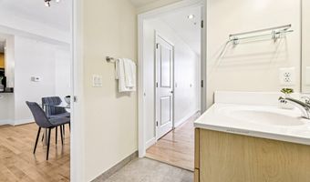 820 N POLLARD St 801, Arlington, VA 22203