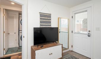 100 Renfrew Ave, Middletown, RI 02842