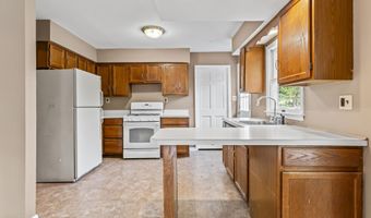 76 9th St, Belford, NJ 07718