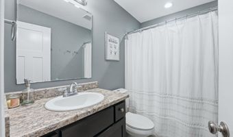 713 Bailey Ct, Angola, IN 46703