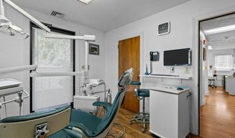 74 Valley Rd, Middletown, RI 02842