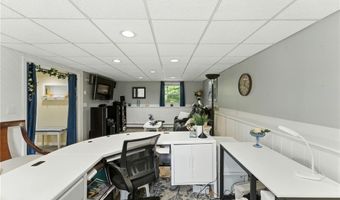 22 Camelot Cir, Johnston, RI 02919