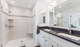 25 W 32nd St, Avalon, NJ 08202