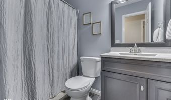 841 Country Ln, Indianapolis, IN 46217
