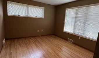1323 N 3rd St, Aberdeen, SD 57401