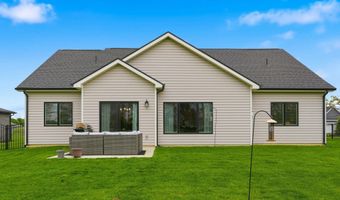 5329 Greyson Heights Dr, Auburn, IN 46706