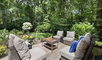 96 Steamboat St, Jamestown, RI 02835