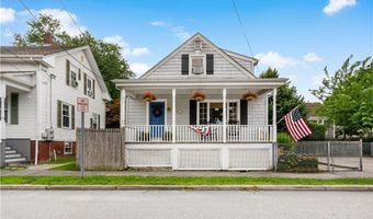 8 Lincoln Ave, Bristol, RI 02809