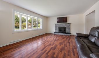 517 S Hubbard St, Algonquin, IL 60102