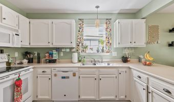 8320 Lake Tree Ln, Indianapolis, IN 46217