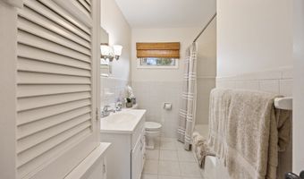 366 Maple Ave, Old Saybrook, CT 06475