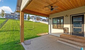 1625 W Burton Dr, Brandon, SD 57005