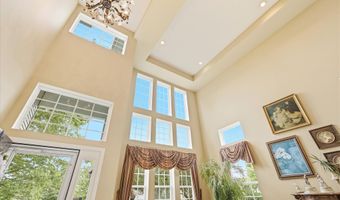 8 Meadowbrook Aly, Barnegat, NJ 08005