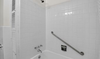 6008 BENALDER Dr, Bethesda, MD 20816