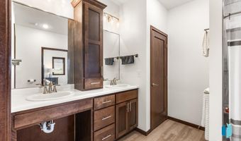 1528 W Autumn Cir, Brandon, SD 57005