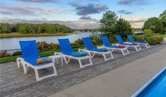 1040 Buttonwoods Ave, Warwick, RI 02886