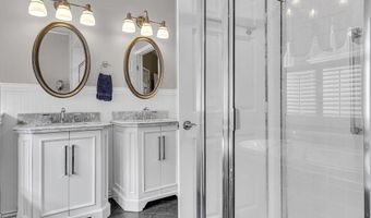 7 Woodlake Ct, Barnegat, NJ 08005