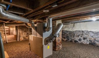 11 Kossuth St, Bangor, ME 04401