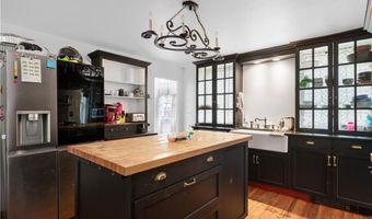 16 School St, North Smithfield, RI 02896