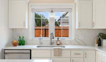 18 Cross St, East Providence, RI 02914