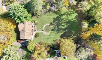 9 S Amundsen Ln, Airmont, NY 10901