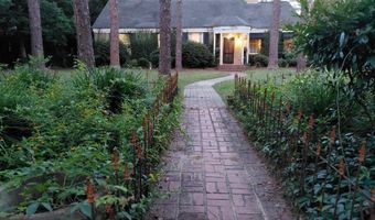 1210 N Van Buren, Albany, GA 31701
