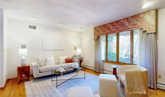 40 Phenix Ridge Dr, Cranston, RI 02921