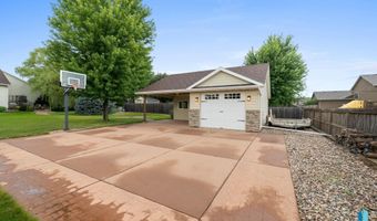 304 S Country Club Ave, Brandon, SD 57005
