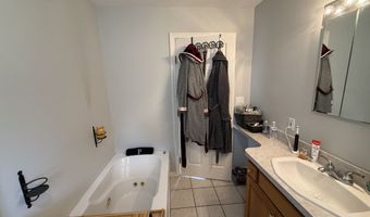 7 School St, Burlington, CT 06013