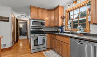 1521 S MEMORIAL Dr, Appleton, WI 54915