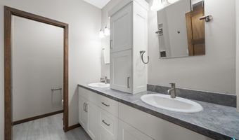 500 E Cairos Pl, Brandon, SD 57005