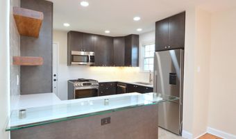 2441 N MCKINLEY St, Arlington, VA 22207