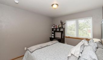 1095 Twilight Dr, North Liberty, IA 52317