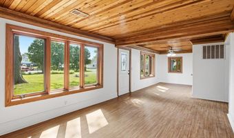124 Roselawn St, Algonac, MI 48001