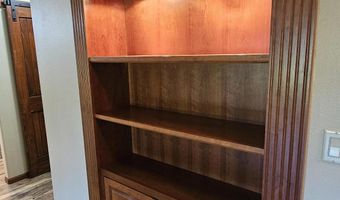 2702 Railroad Cir, Aberdeen, SD 57401