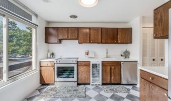 1763 S HAYES St 2, Arlington, VA 22202