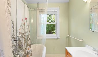 202 Norfolk St, Bangor, ME 04401
