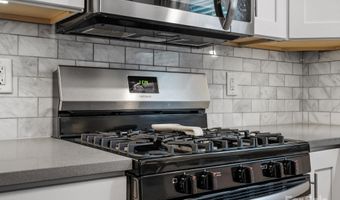3839 Woodleaf Rd, Charlotte, NC 28205
