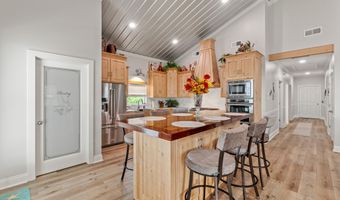 5004 Oak St, Bay St. Louis, MS 39520