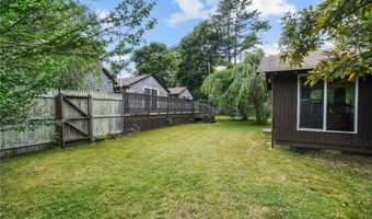 26 Thomas St, Charlestown, RI 02813