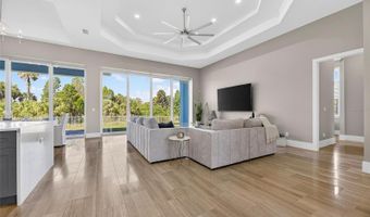 638 MANNS HARBOR Dr, Apollo Beach, FL 33572