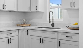 226 Hoomoku St, Kahului, HI 96732