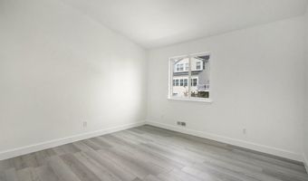 1366 N Bay Dr, Ann Arbor, MI 48103